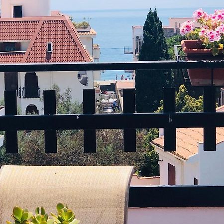 Sea View 2 Bedroom Vacation Apartment Giardini Naxos Eksteriør billede