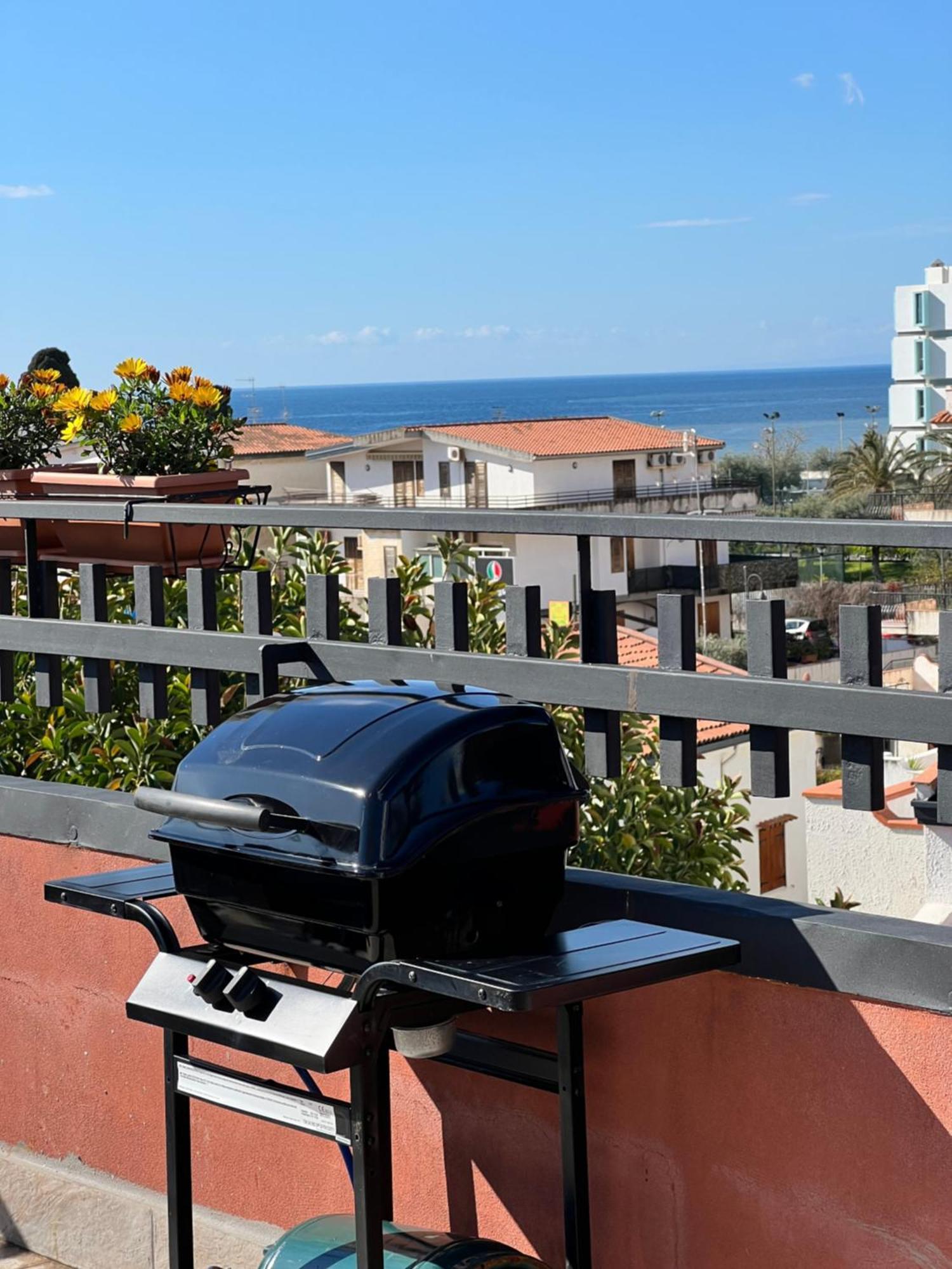 Sea View 2 Bedroom Vacation Apartment Giardini Naxos Eksteriør billede